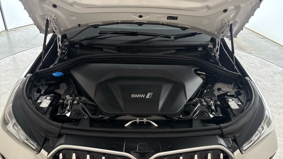 BMW iX1 Image 16