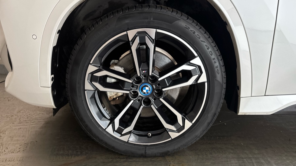 BMW iX1 Image 17