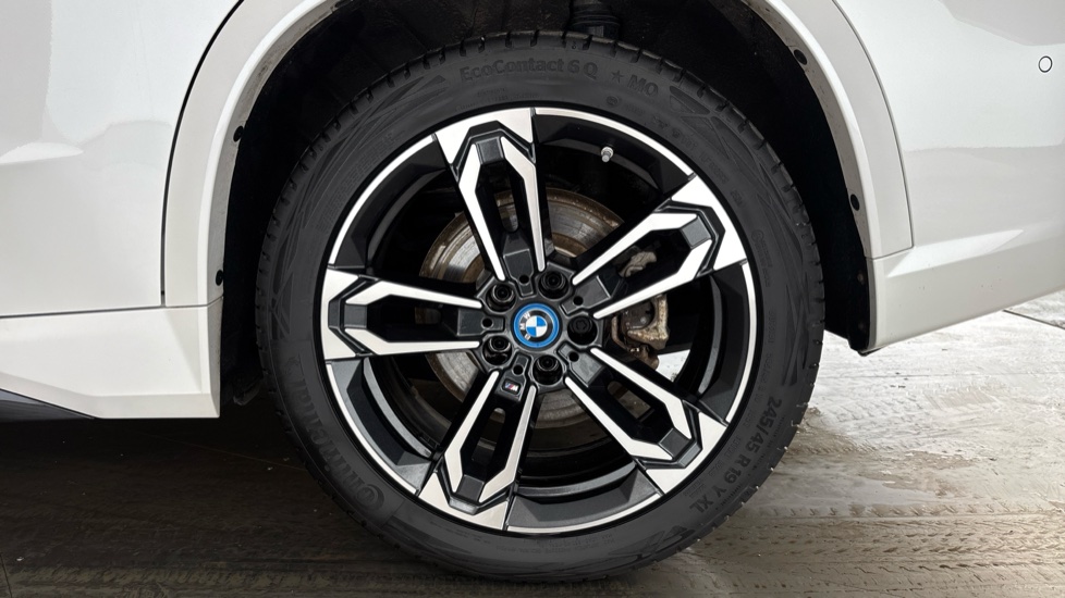 BMW iX1 Image 18