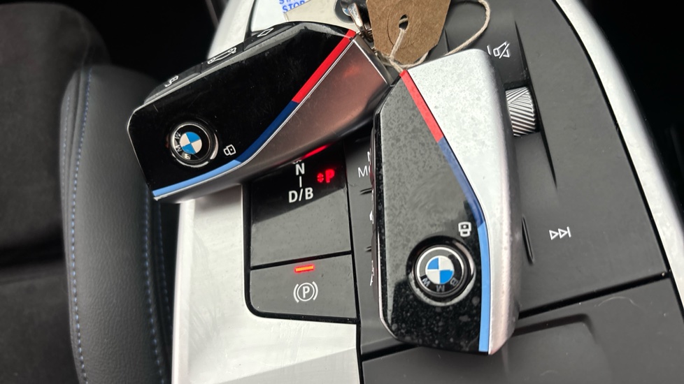 BMW iX1 2 keys