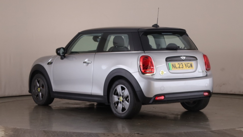 MINI HATCHBACK Image 3