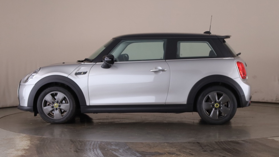 MINI HATCHBACK Image 2