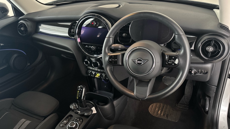 MINI HATCHBACK Image 9