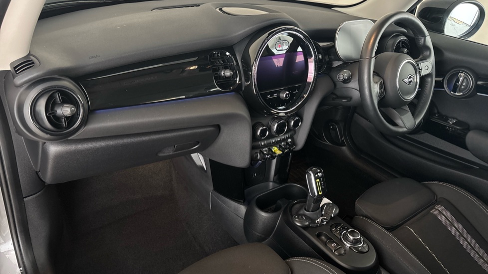 MINI HATCHBACK Image 10