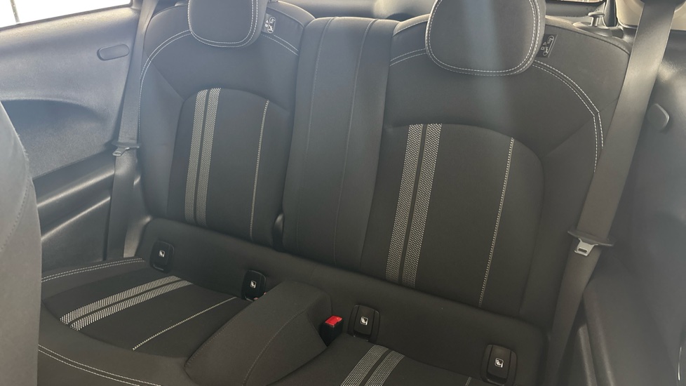 MINI HATCHBACK Image 14