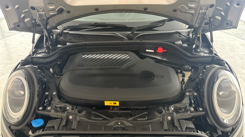 MINI HATCHBACK Image 16