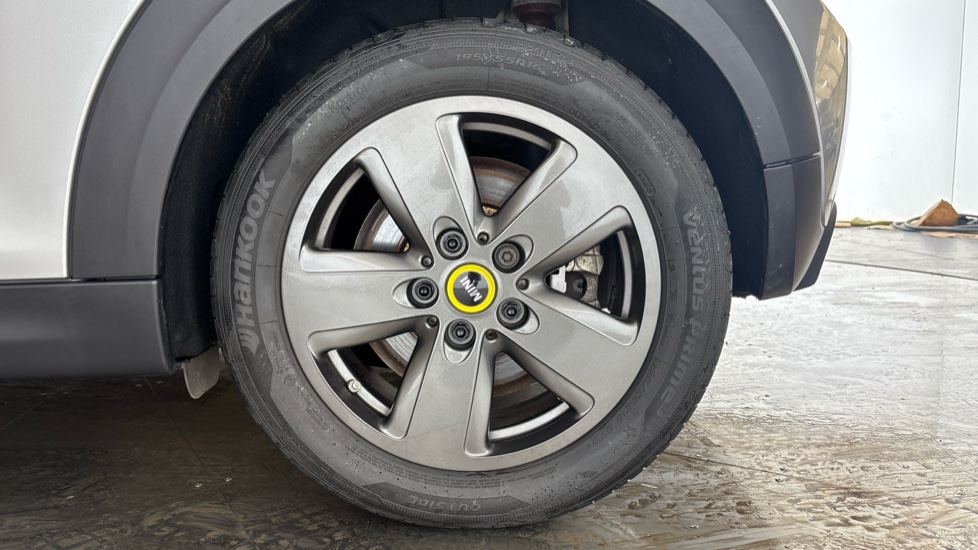 MINI HATCHBACK Image 18