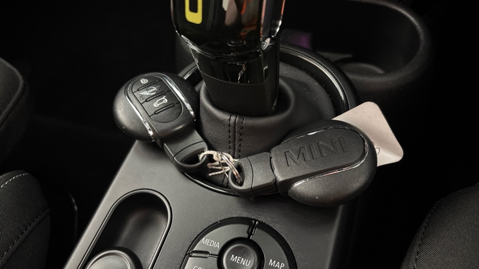 MINI HATCHBACK 2 keys available