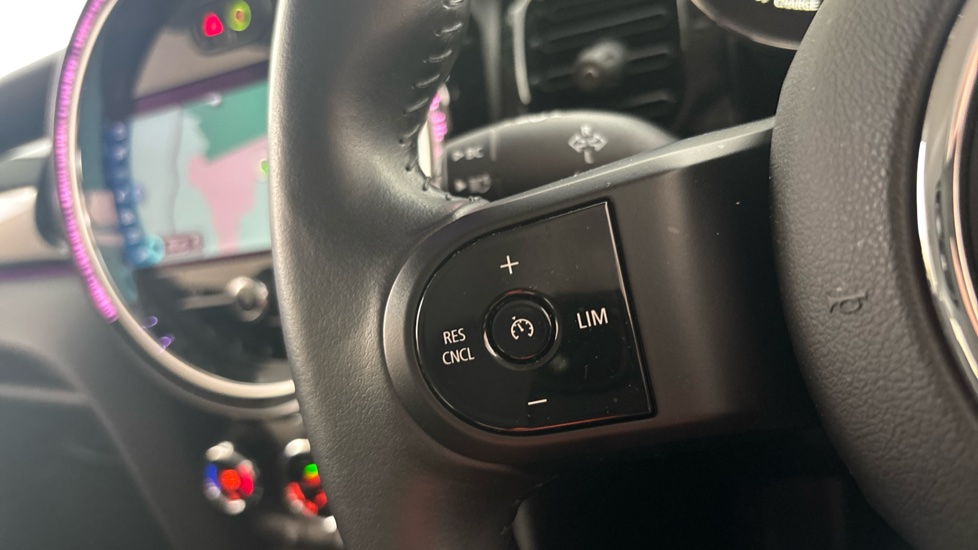 MINI HATCHBACK Cruise control
