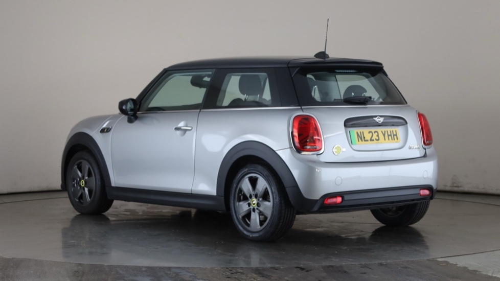 MINI HATCHBACK Image 3