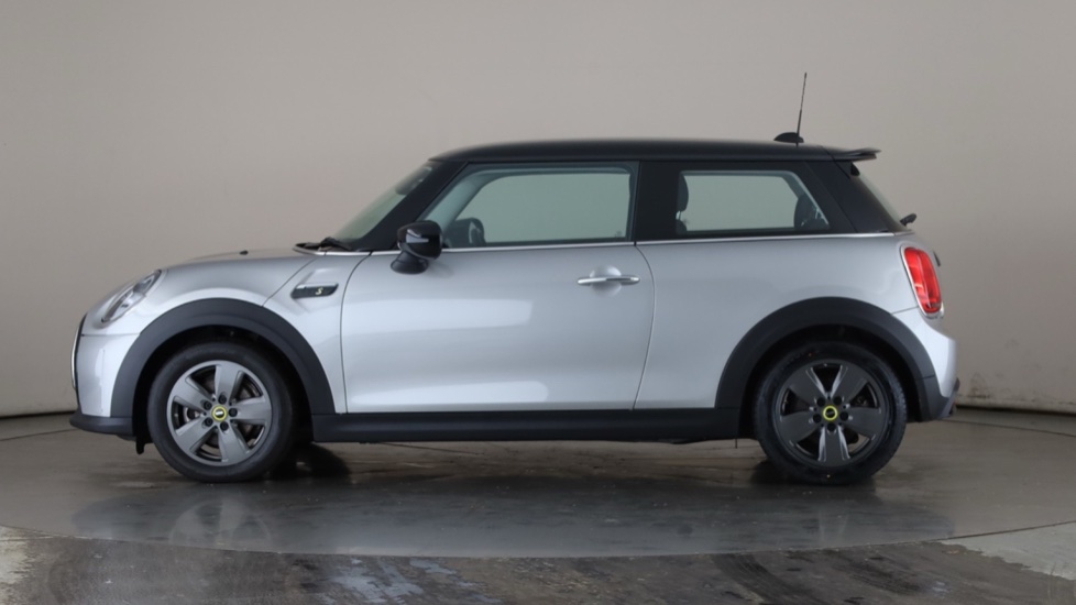 MINI HATCHBACK Image 2
