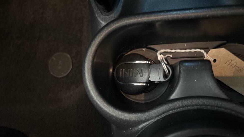 MINI HATCHBACK one key only