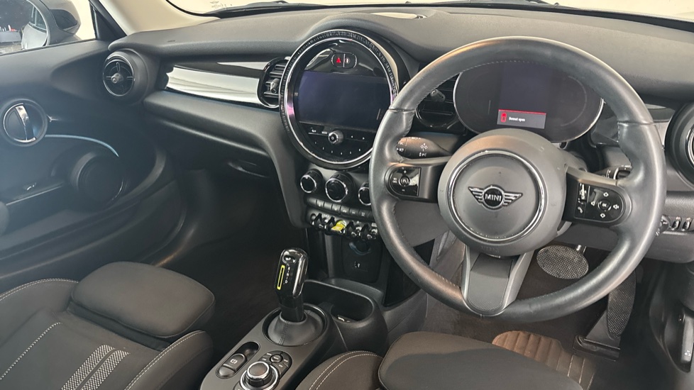 MINI HATCHBACK Image 9