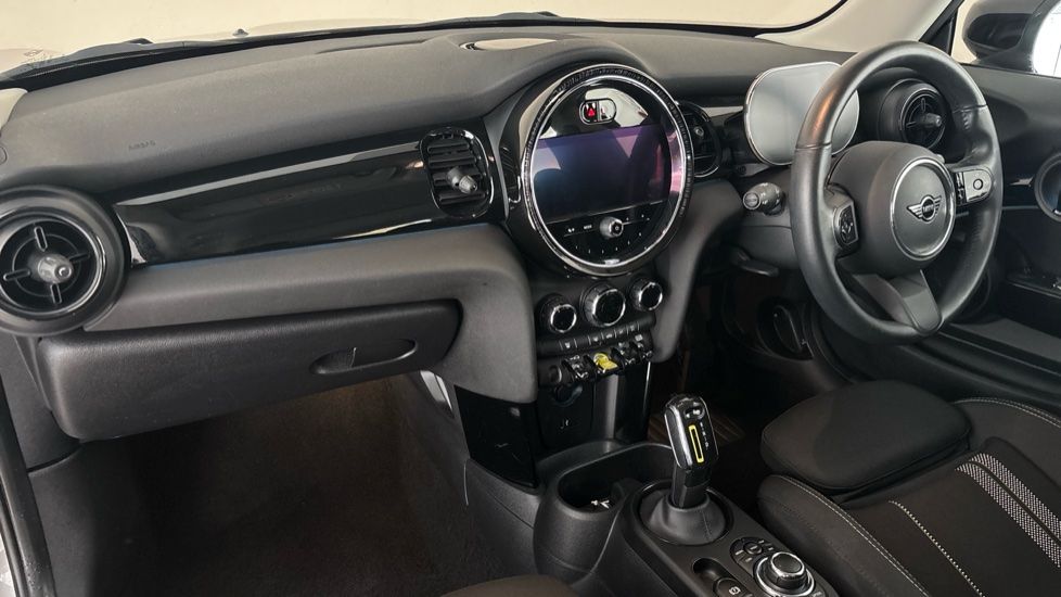 MINI HATCHBACK Image 10