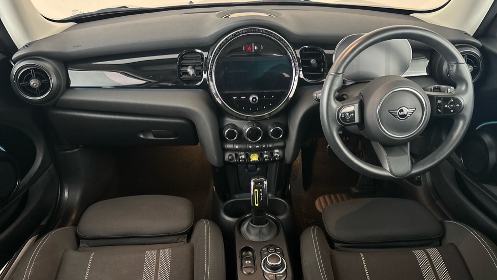 MINI HATCHBACK Image 11