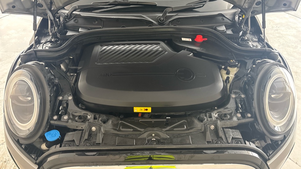 MINI HATCHBACK Image 16