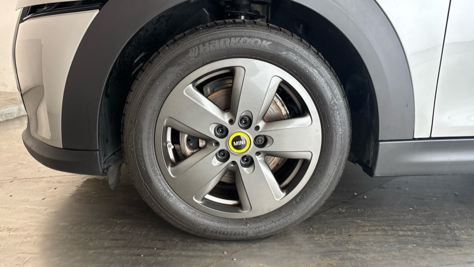 MINI HATCHBACK Image 17