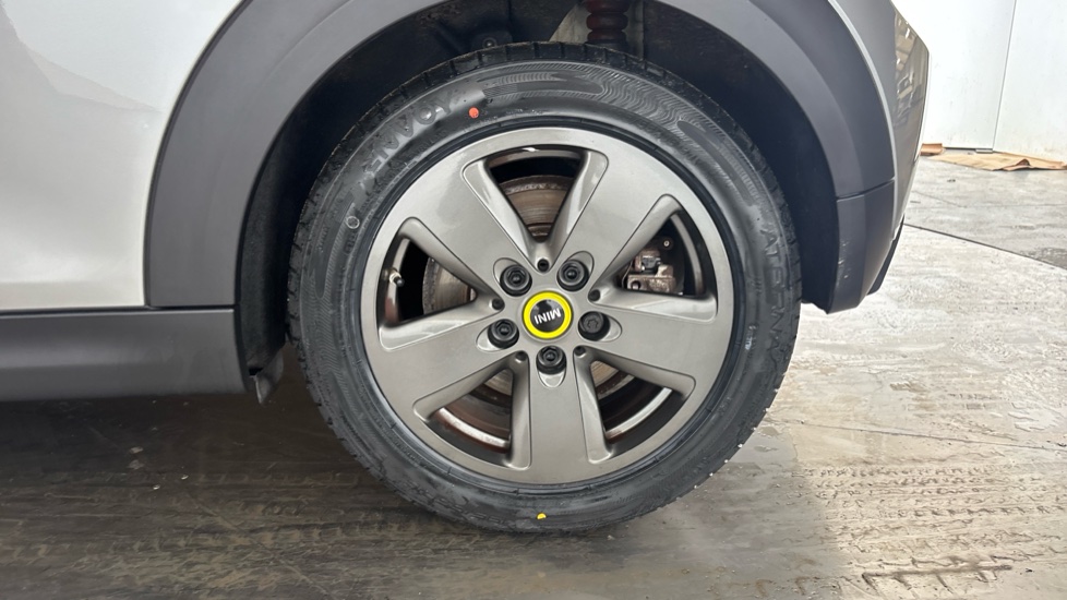 MINI HATCHBACK Image 18