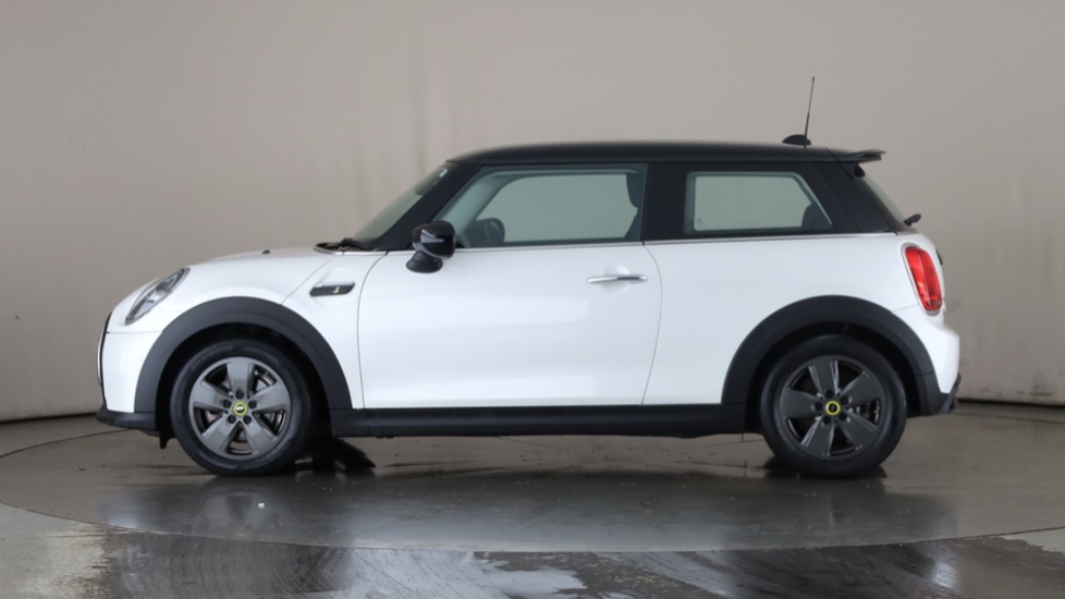 MINI HATCHBACK Image 2