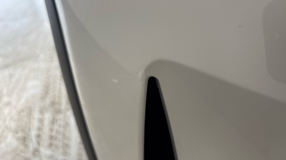 MINI HATCHBACK Scratches and chips