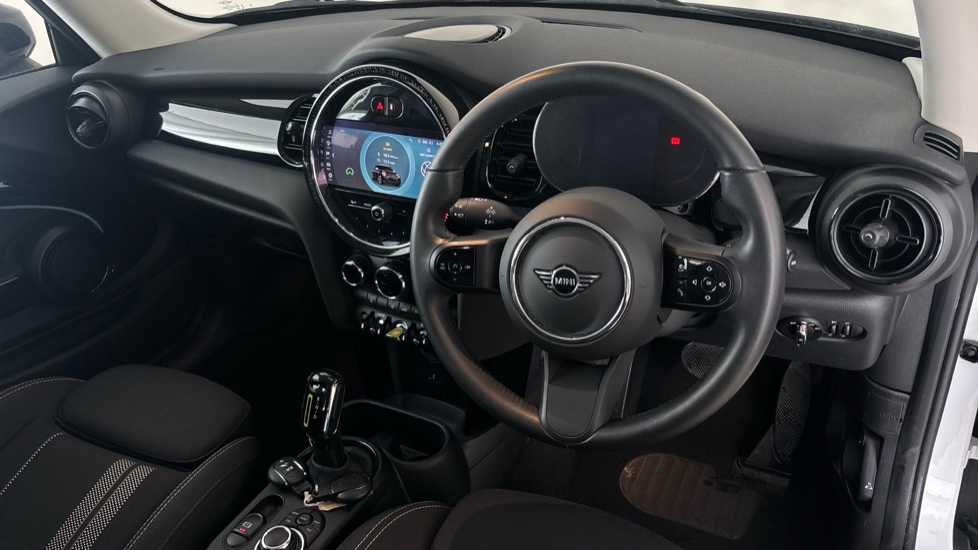 MINI HATCHBACK Image 9