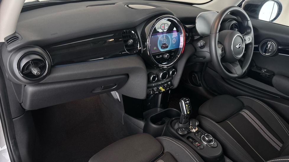 MINI HATCHBACK Image 10