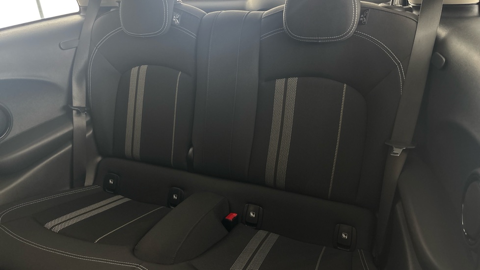 MINI HATCHBACK Image 14