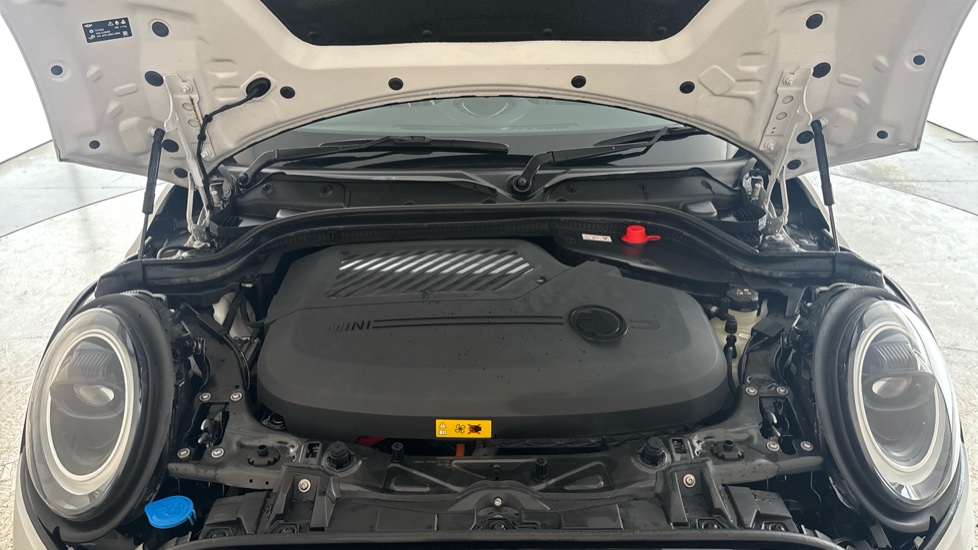 MINI HATCHBACK Image 16