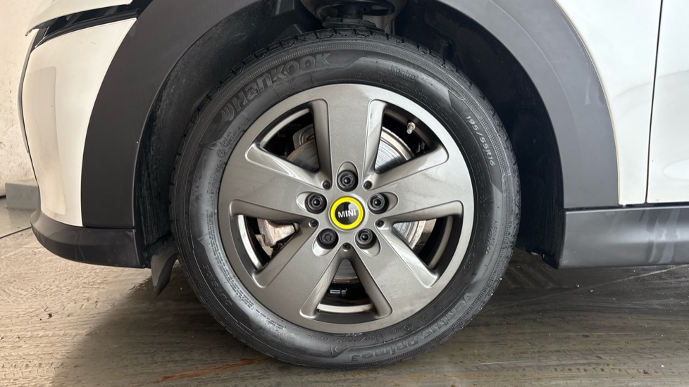 MINI HATCHBACK Image 17