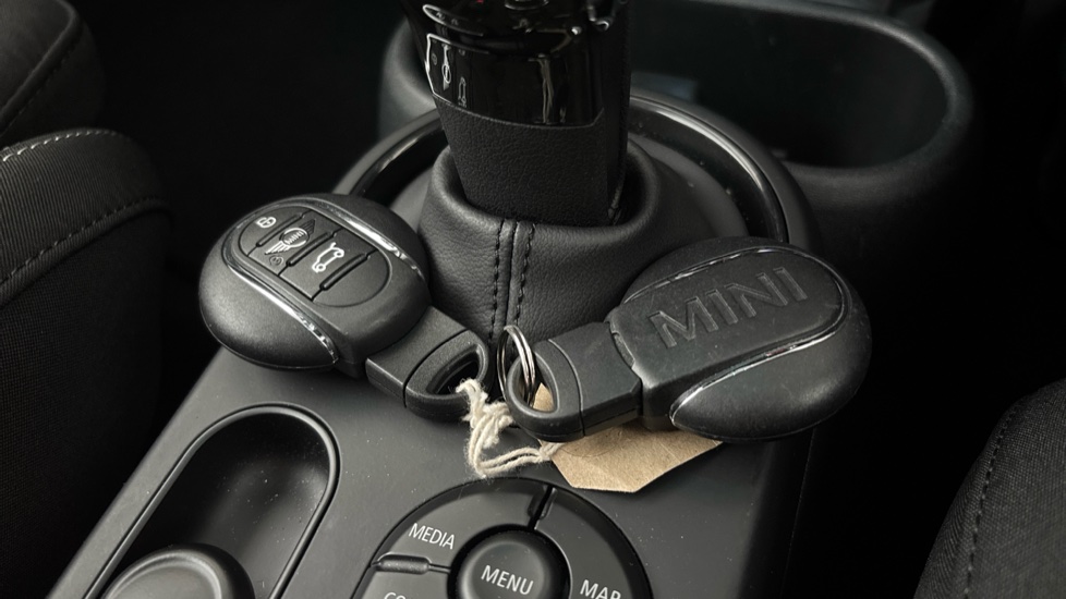 MINI HATCHBACK 2 keys available