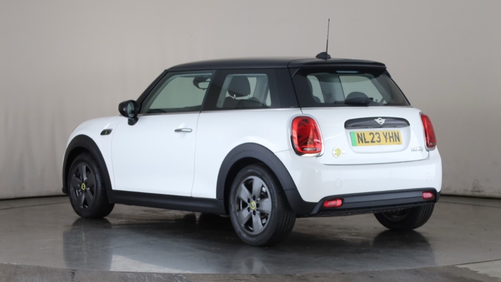 MINI HATCHBACK Image 3