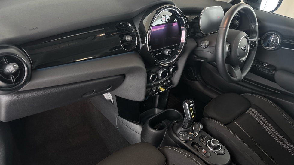 MINI HATCHBACK Image 10