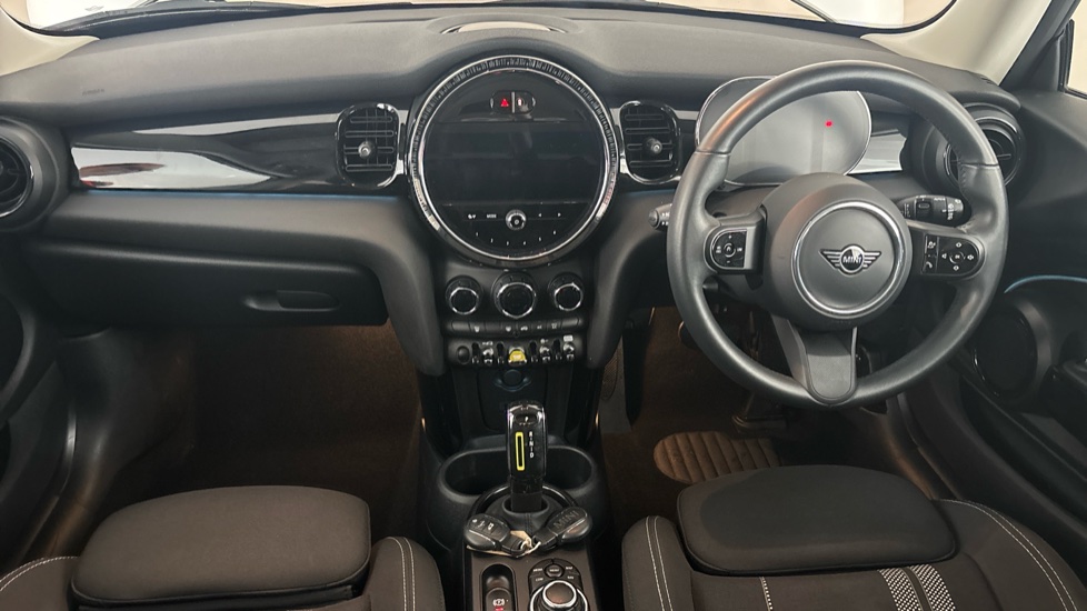 MINI HATCHBACK Image 11
