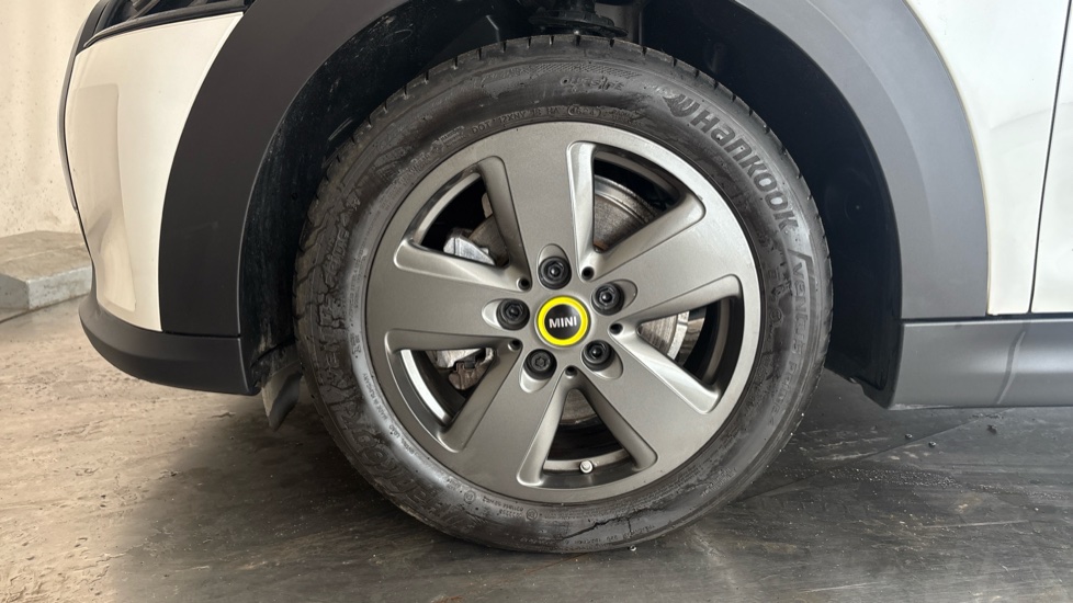 MINI HATCHBACK Image 17