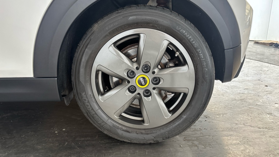 MINI HATCHBACK Image 18