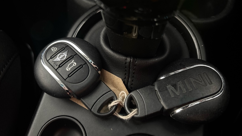 MINI HATCHBACK 2 keys