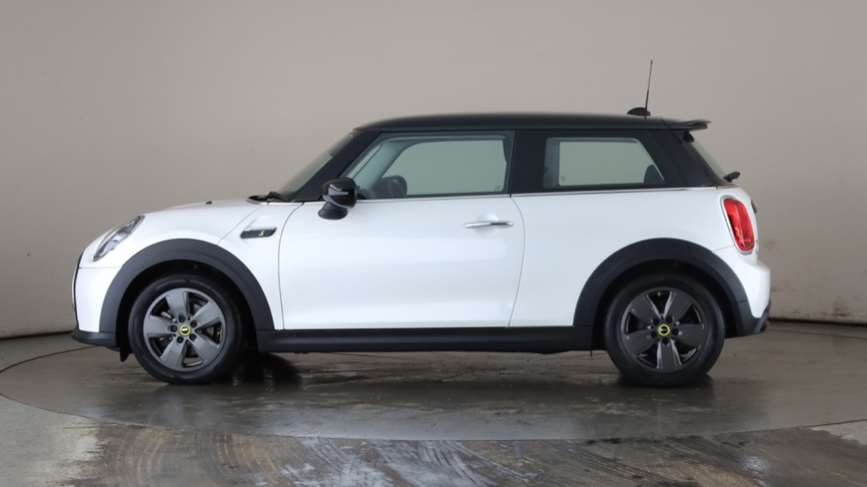 MINI HATCHBACK Image 2