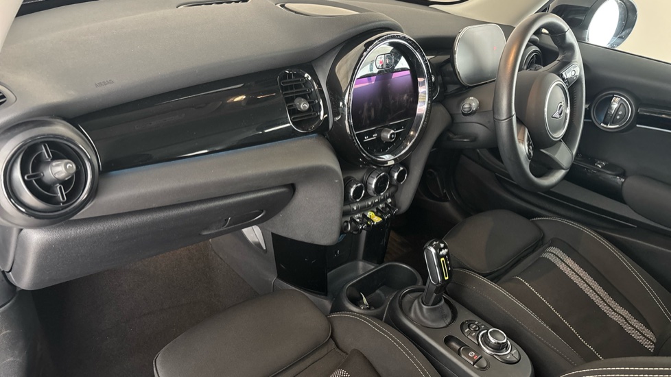 MINI HATCHBACK Image 10