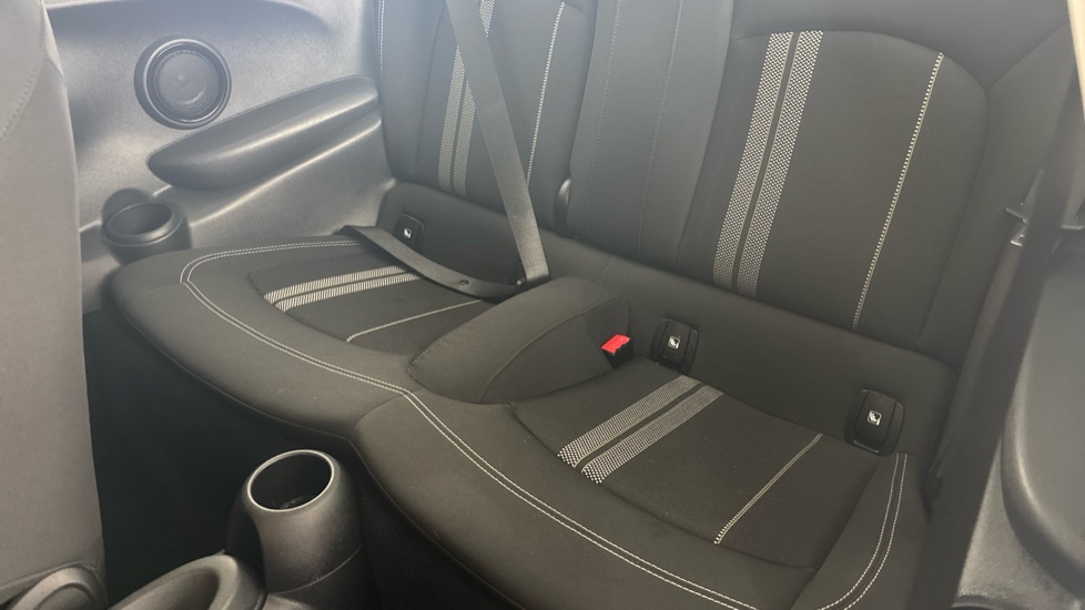 MINI HATCHBACK Image 14