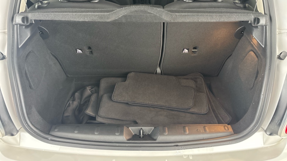 MINI HATCHBACK Image 15