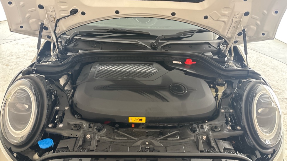 MINI HATCHBACK Image 16