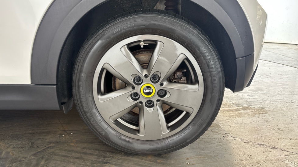 MINI HATCHBACK Image 18