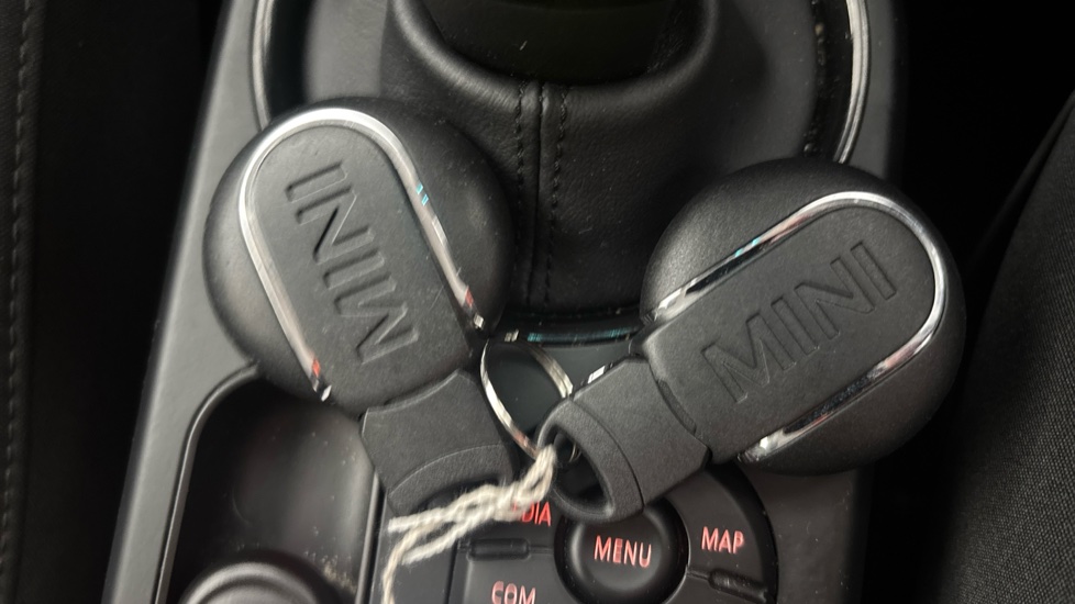 MINI HATCHBACK 2 keys