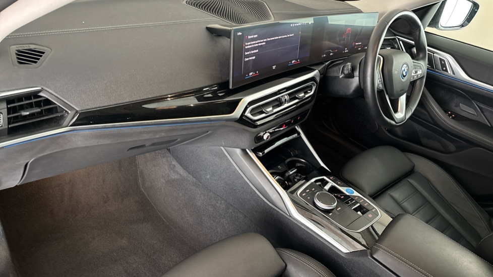 BMW I4 Image 10