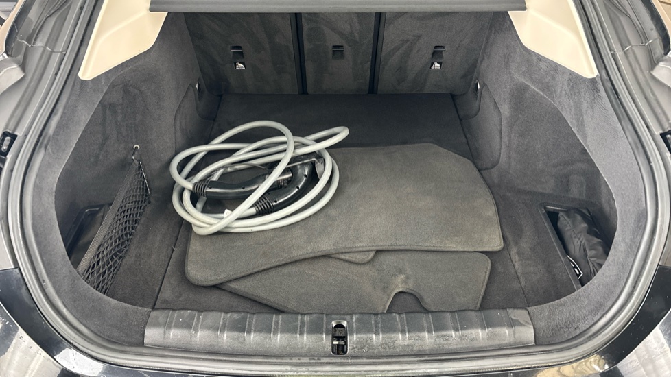 BMW I4 Image 15