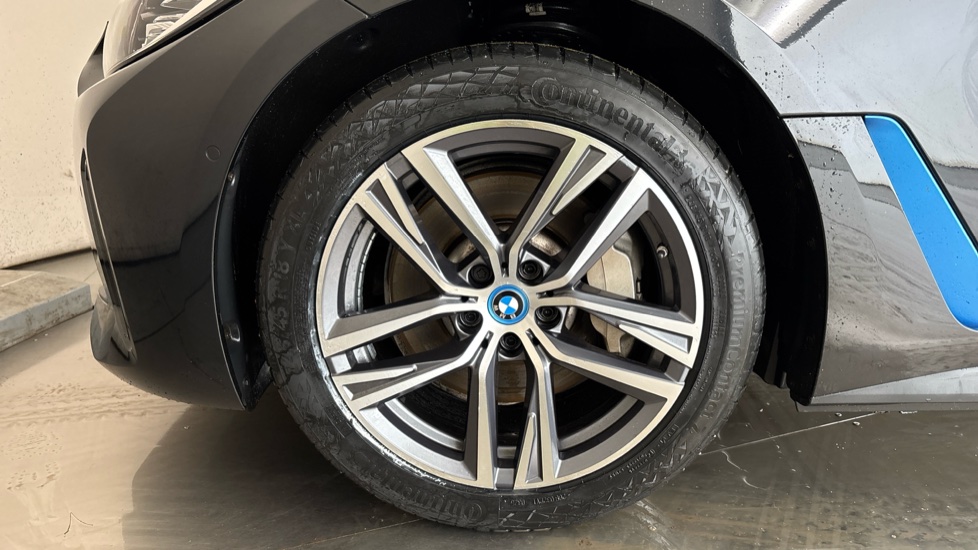 BMW I4 Image 17
