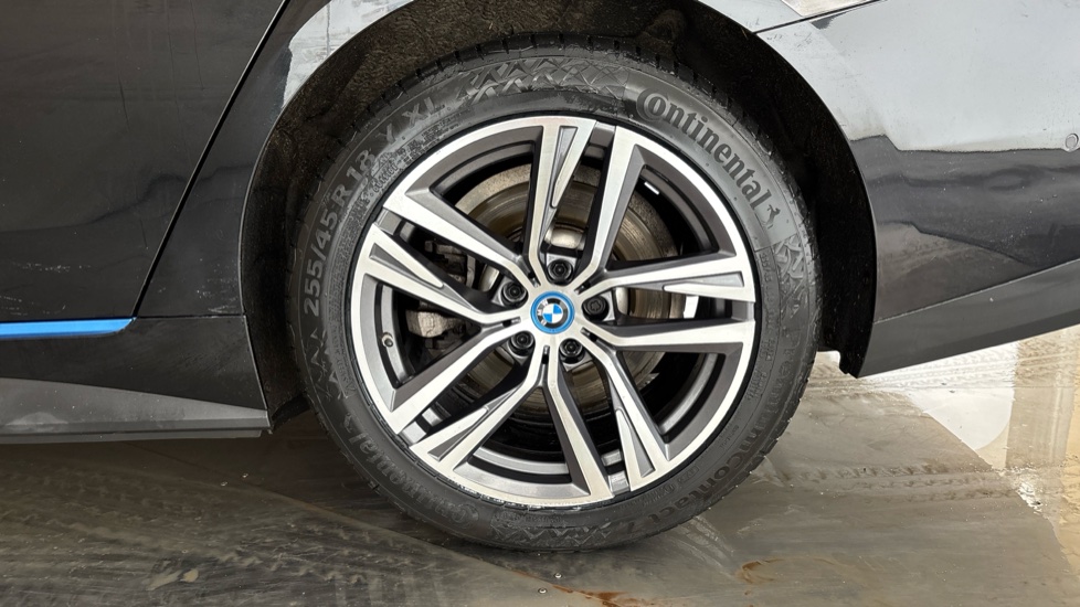BMW I4 Image 18