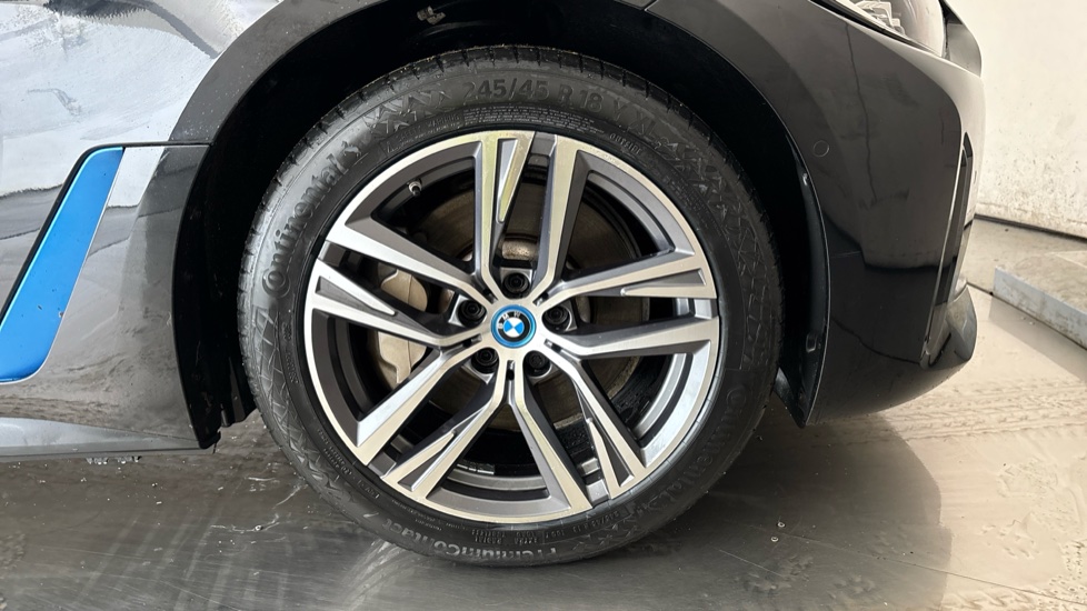 BMW I4 Image 20