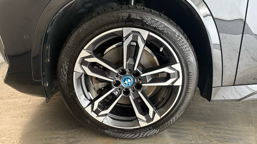 BMW iX1 Image 17