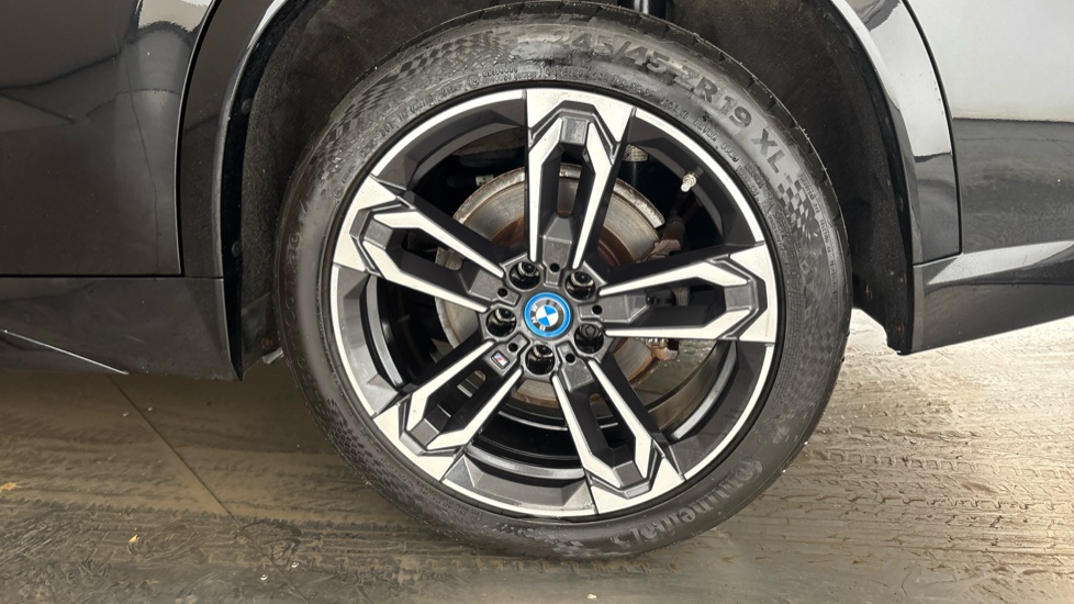 BMW iX1 Image 18